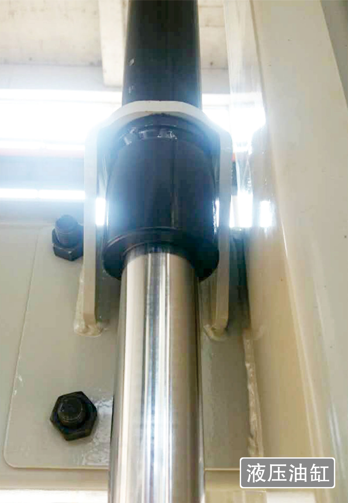 贵阳莱贝PJS两柱简易升降机械式立体停车库液压油缸.jpg